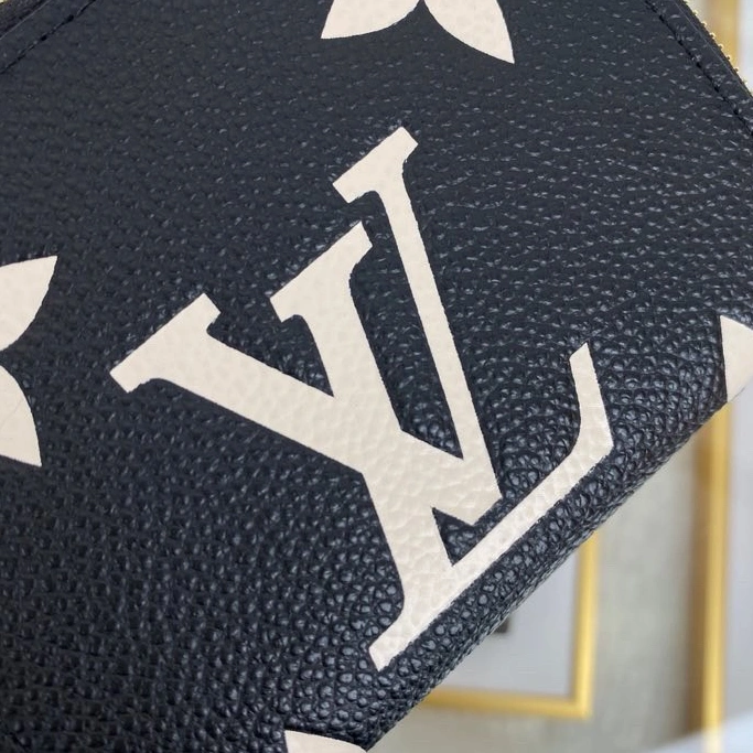 Louis Vuitton AAA Quality Wallets For Women Elegant 1913