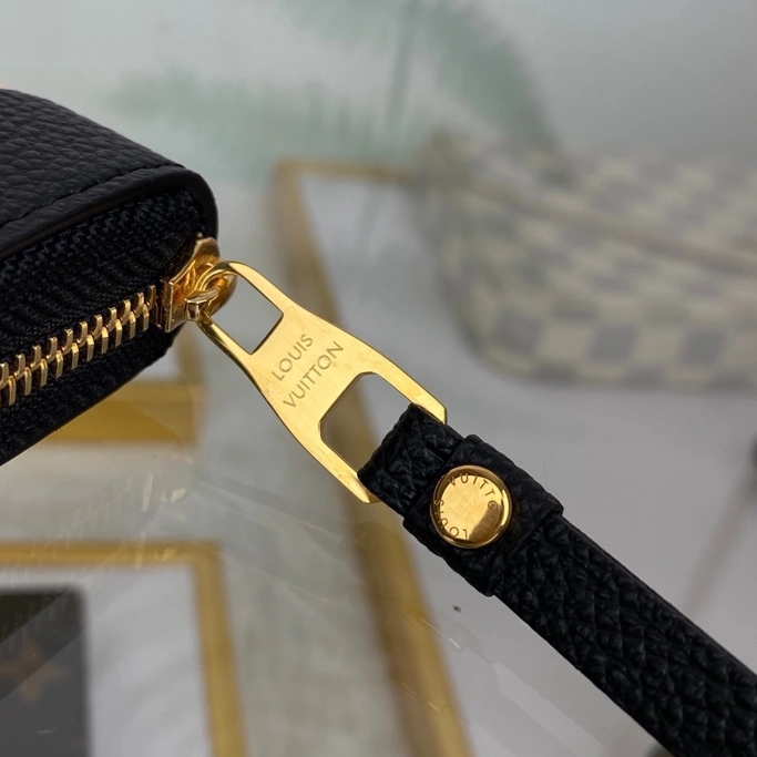 Louis Vuitton AAA Quality Wallets For Women Elegant 1913