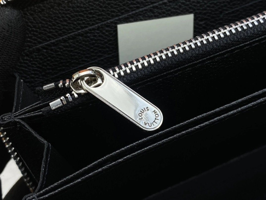 Louis Vuitton AAA Quality Wallets For Women Elegant 5556
