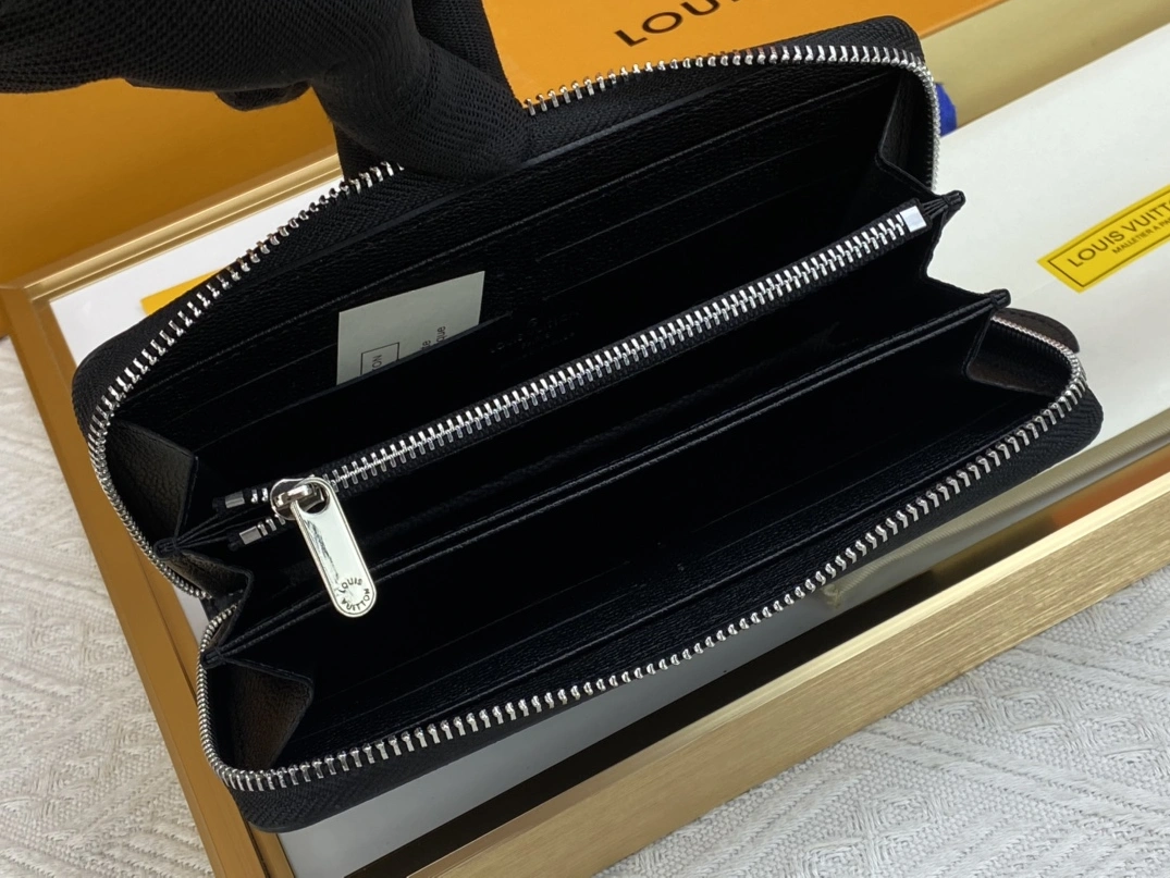Louis Vuitton AAA Quality Wallets For Women Elegant 5556