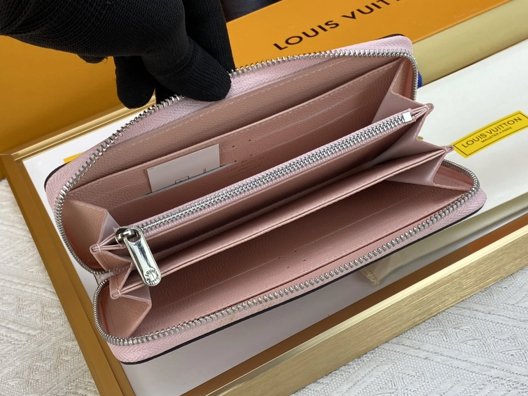 Louis Vuitton AAA Quality Wallets For Women GoAnywhere 8363