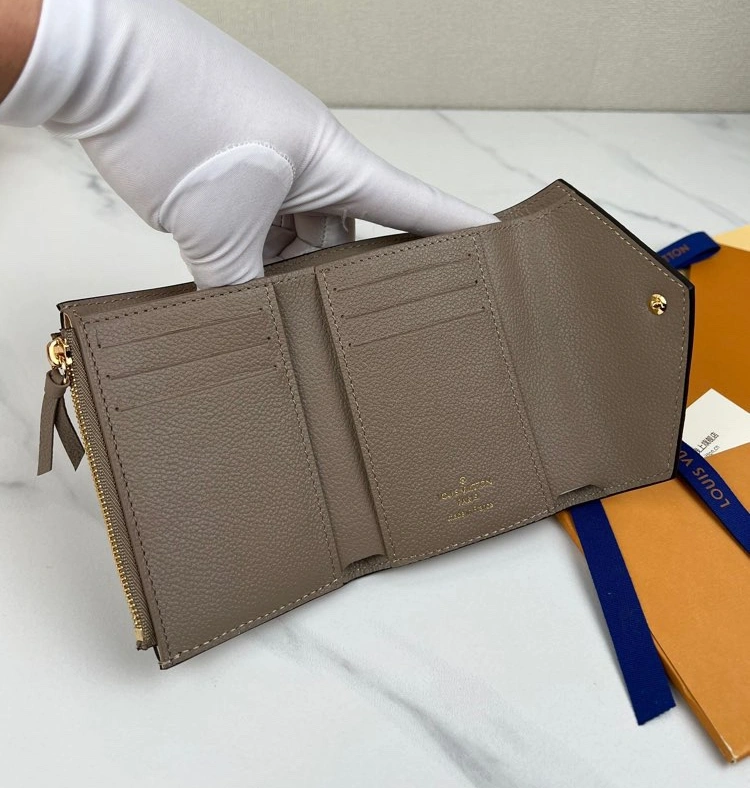 Louis Vuitton AAA Quality Wallets For Women HighQuality 8538