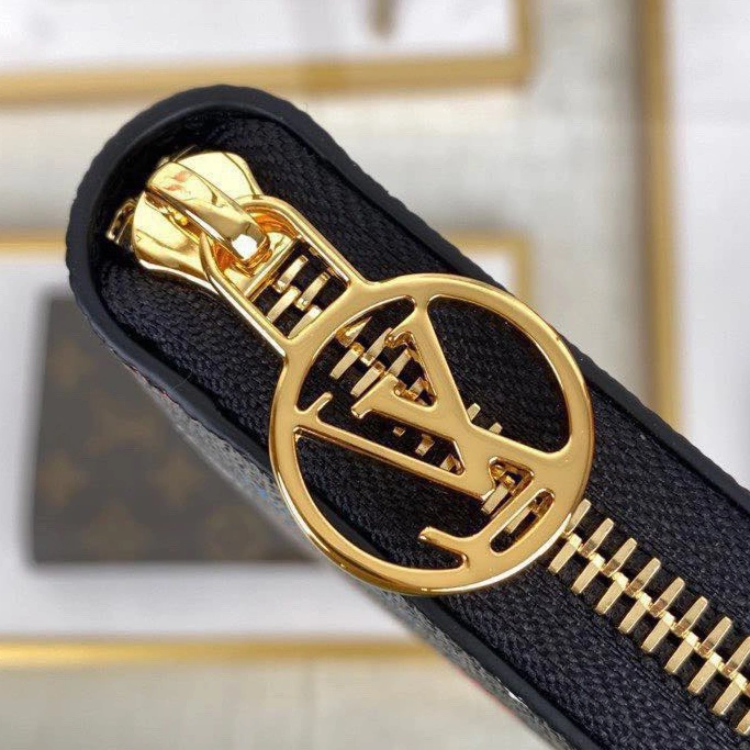 Louis Vuitton AAA Quality Wallets For Women StreetReady 7998
