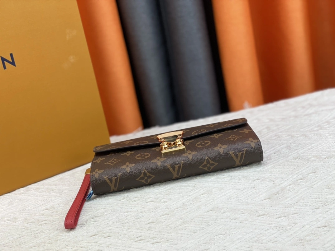 Louis Vuitton AAA Quality Wallets For Women Trendsetting 5197