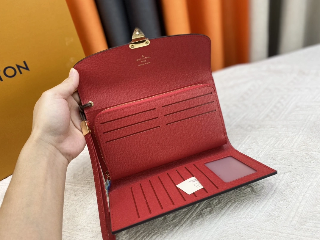 Louis Vuitton AAA Quality Wallets For Women Trendsetting 5197