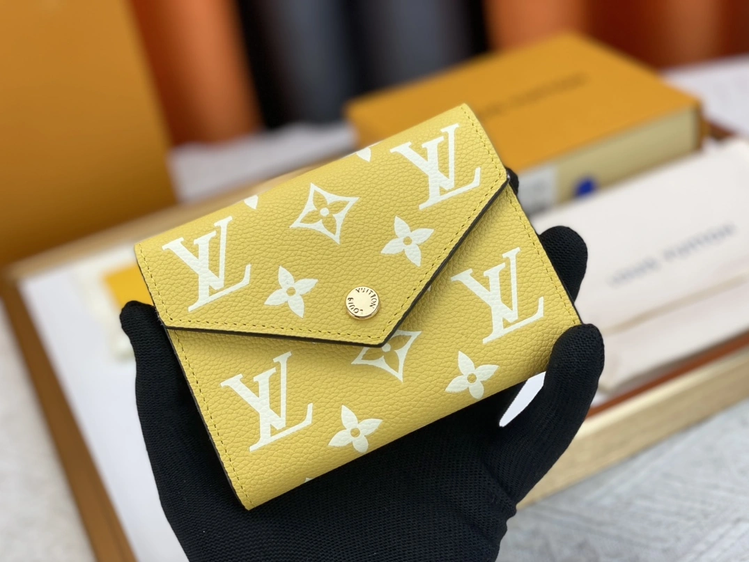 Louis Vuitton AAA Quality Wallets For Women Vibrant 8598