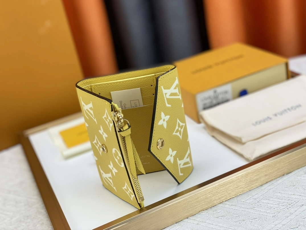Louis Vuitton AAA Quality Wallets For Women Vibrant 8598