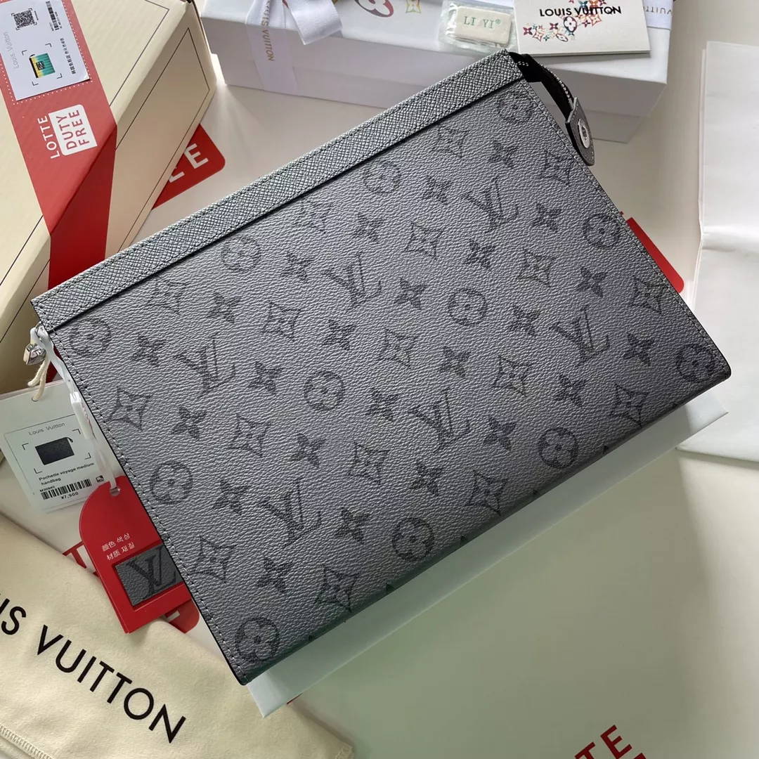 Louis Vuitton AAA Quality Wallets Lightweight 927