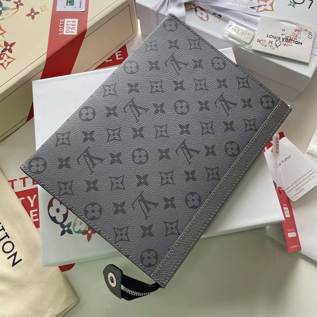 Louis Vuitton AAA Quality Wallets Lightweight 927