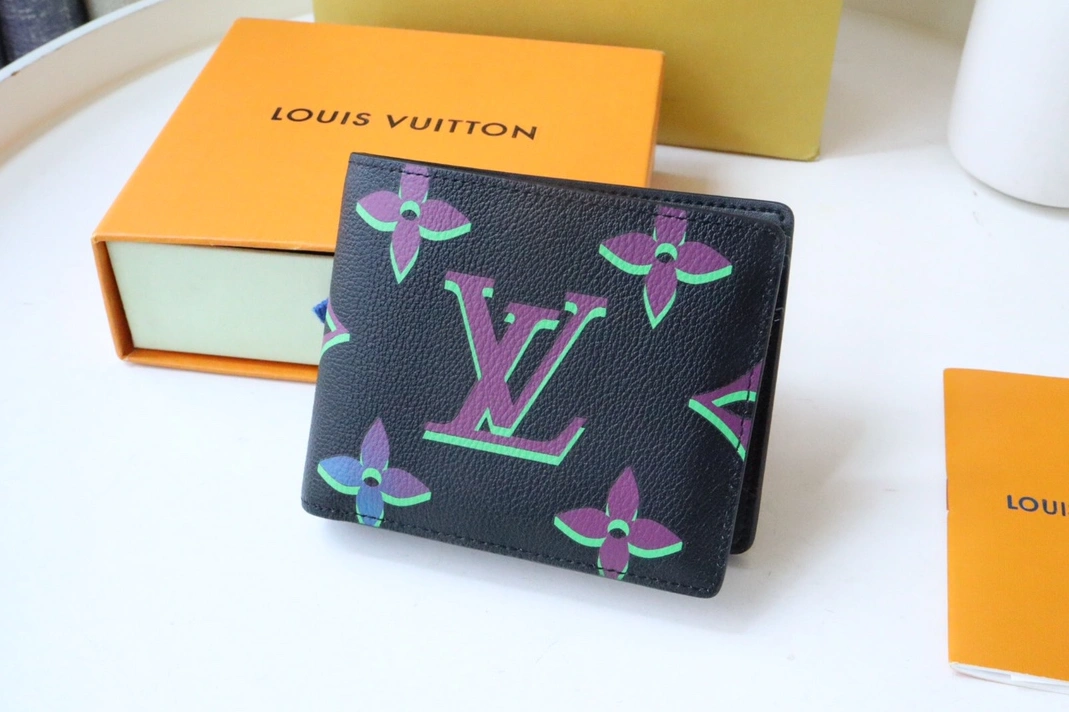 Louis Vuitton AAA Quality Wallets Modern 2004