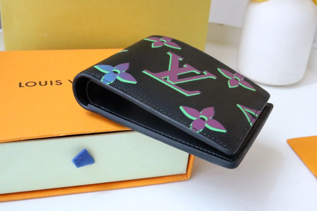 Louis Vuitton AAA Quality Wallets Modern 2004
