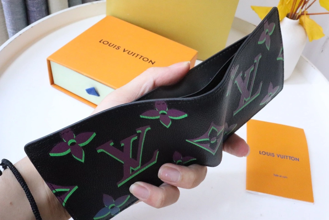 Louis Vuitton AAA Quality Wallets Modern 2004