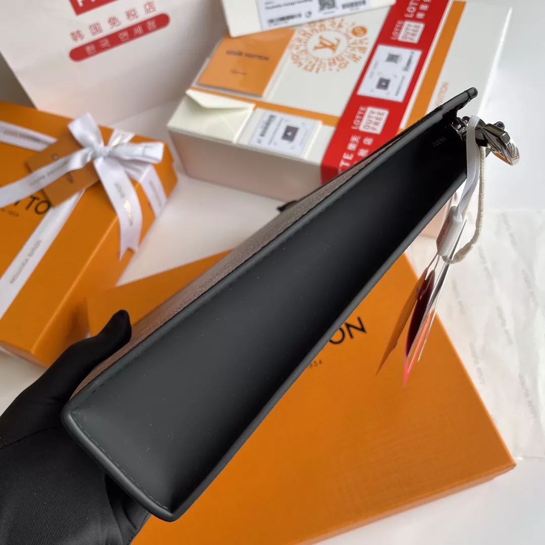 Louis Vuitton AAA Quality Wallets NewStyle 7049