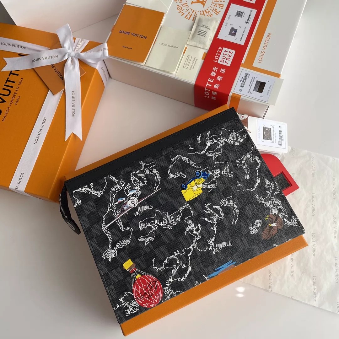 Louis Vuitton AAA Quality Wallets Practical 9321