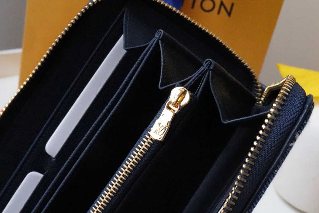 Louis Vuitton AAA Quality Wallets Refined 9487