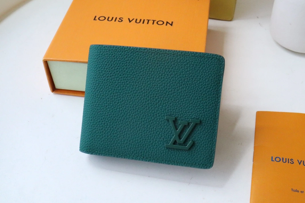 Louis Vuitton AAA Quality Wallets Resilient 524