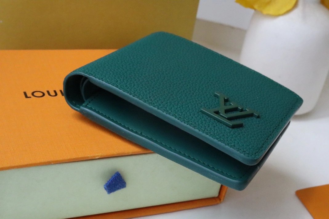 Louis Vuitton AAA Quality Wallets Resilient 524
