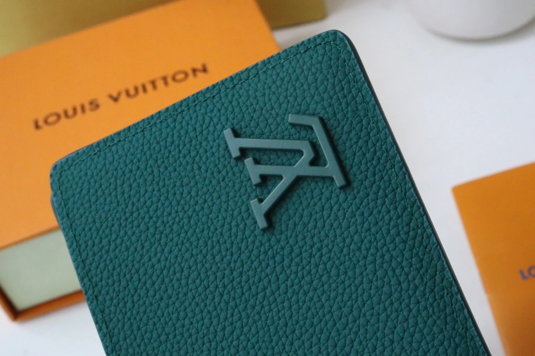 Louis Vuitton AAA Quality Wallets Resilient 524