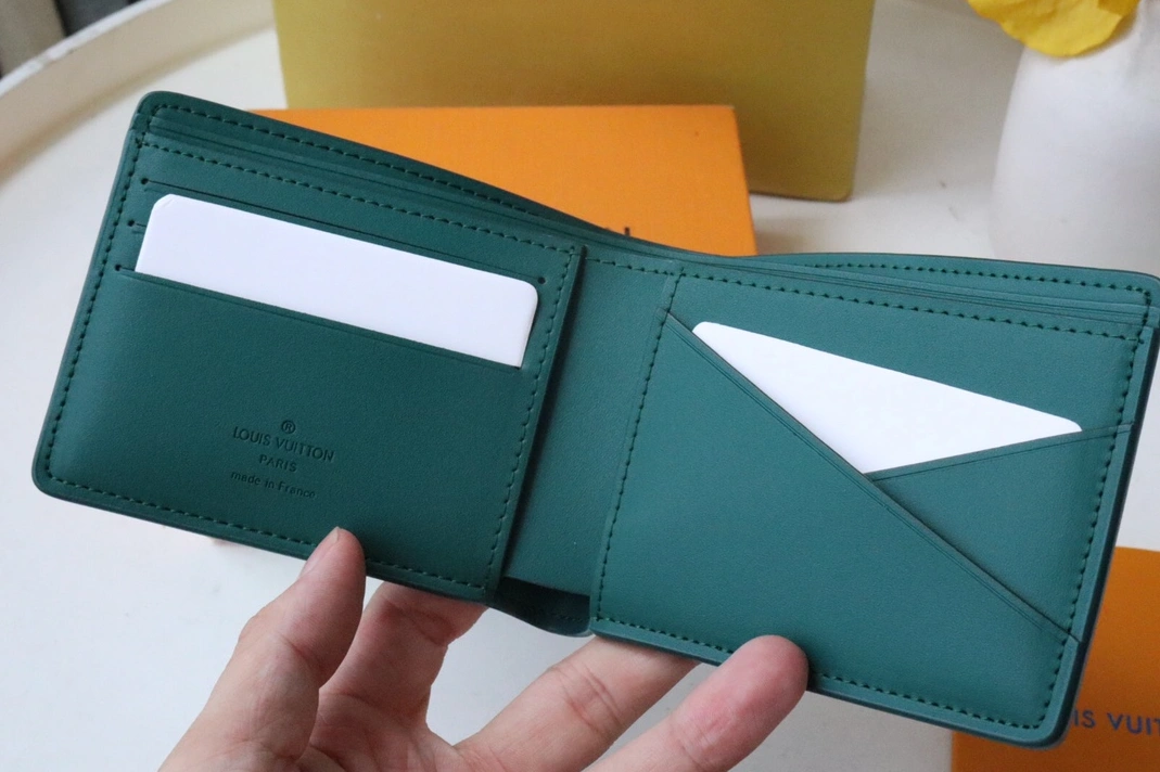 Louis Vuitton AAA Quality Wallets Resilient 524