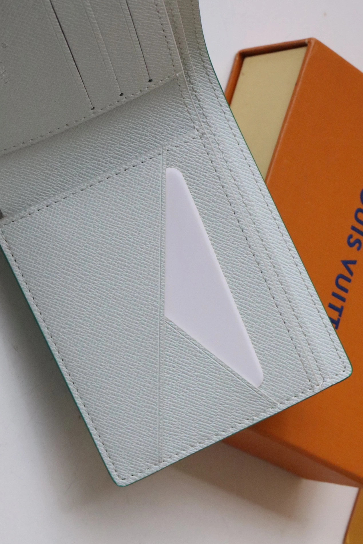 Louis Vuitton AAA Quality Wallets Resilient 7432
