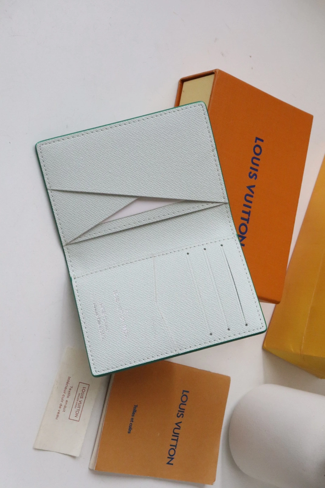 Louis Vuitton AAA Quality Wallets Sleek 232