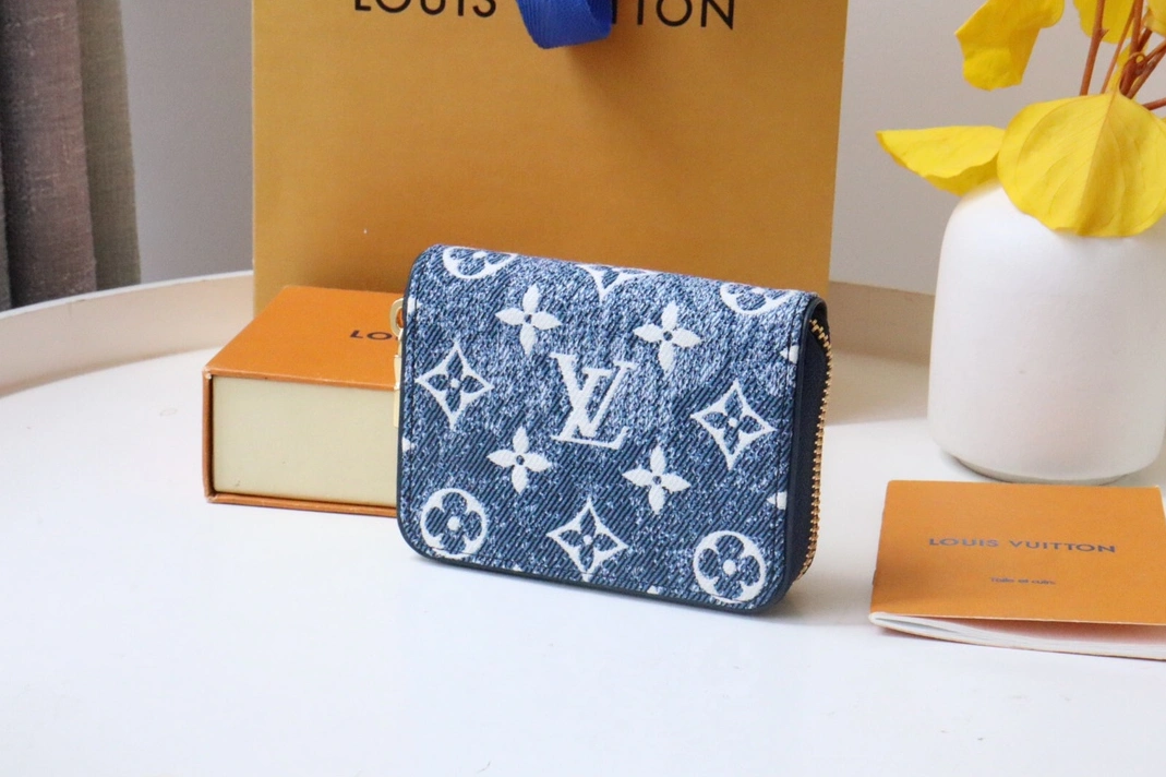Louis Vuitton AAA Quality Wallets SportInspired 1388