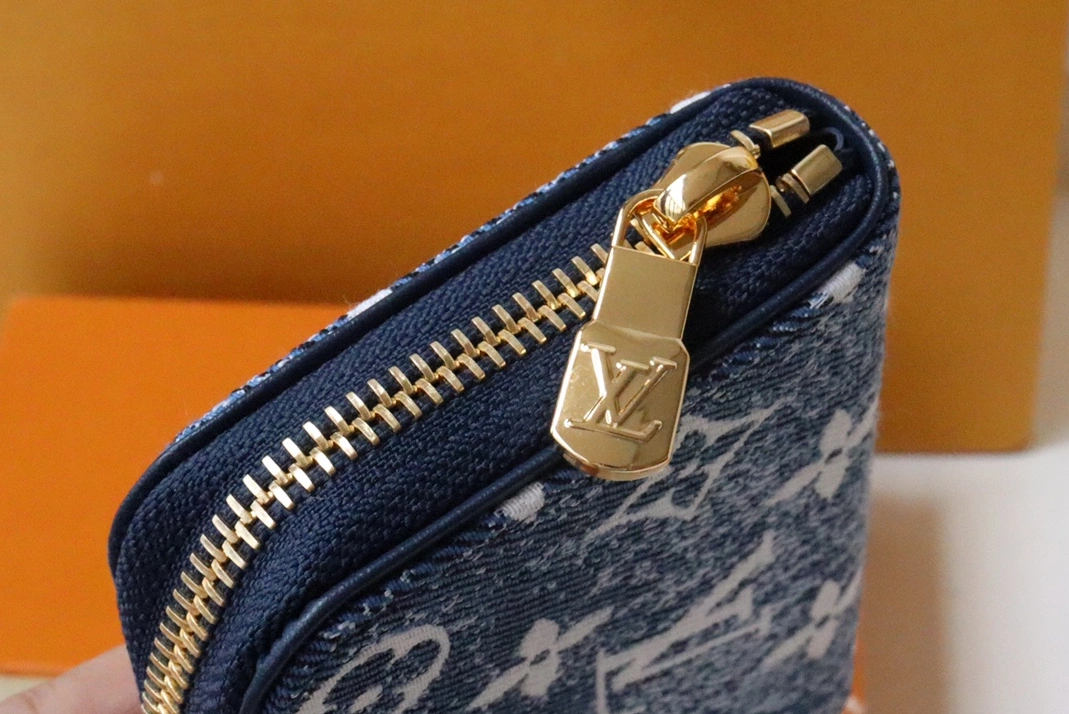Louis Vuitton AAA Quality Wallets SportInspired 1388