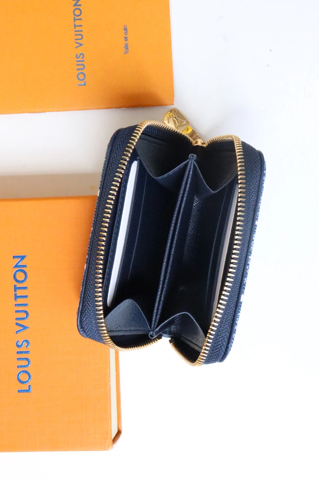 Louis Vuitton AAA Quality Wallets SportInspired 1388