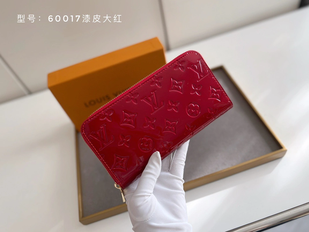 Louis Vuitton AAA Quality Wallets Stylish 5643