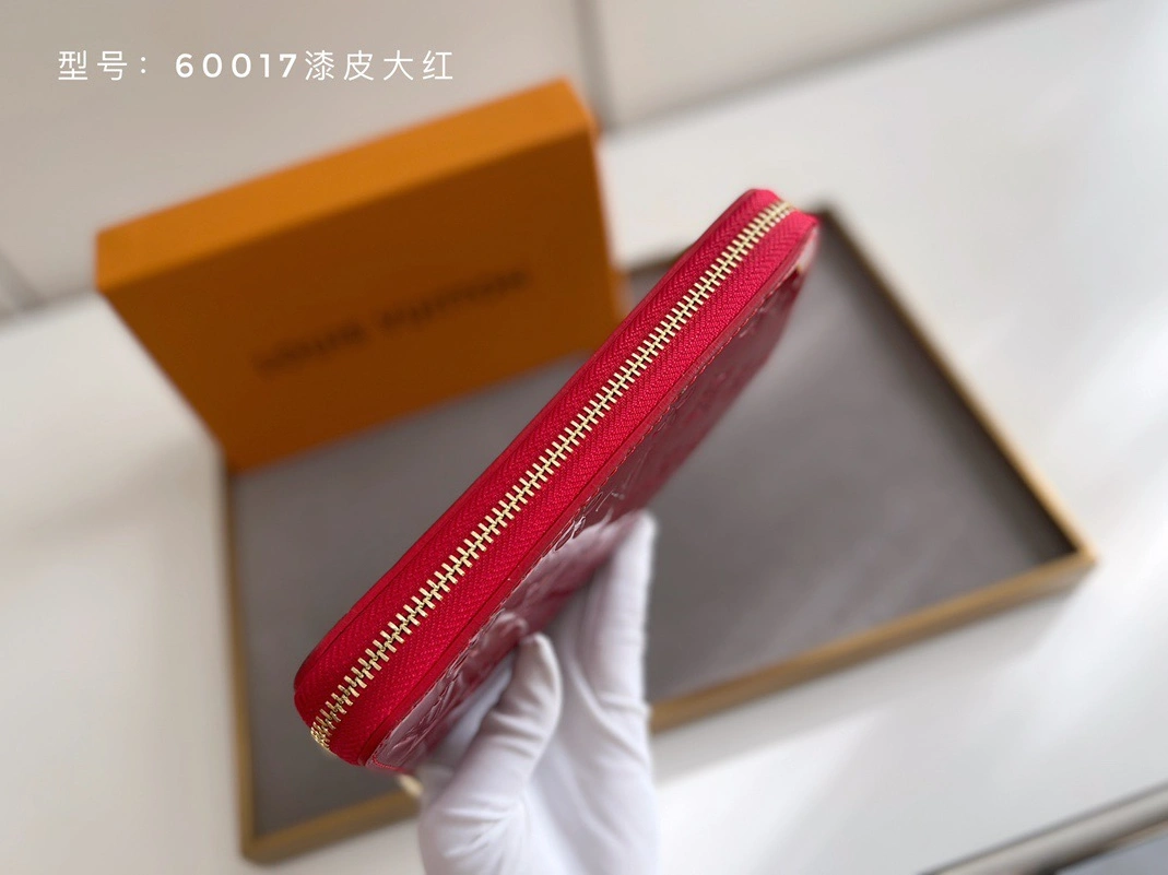 Louis Vuitton AAA Quality Wallets Stylish 5643
