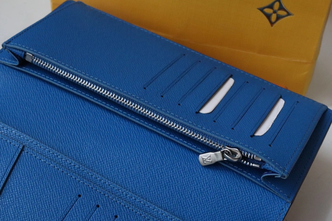 Louis Vuitton AAA Quality Wallets Stylish 8474