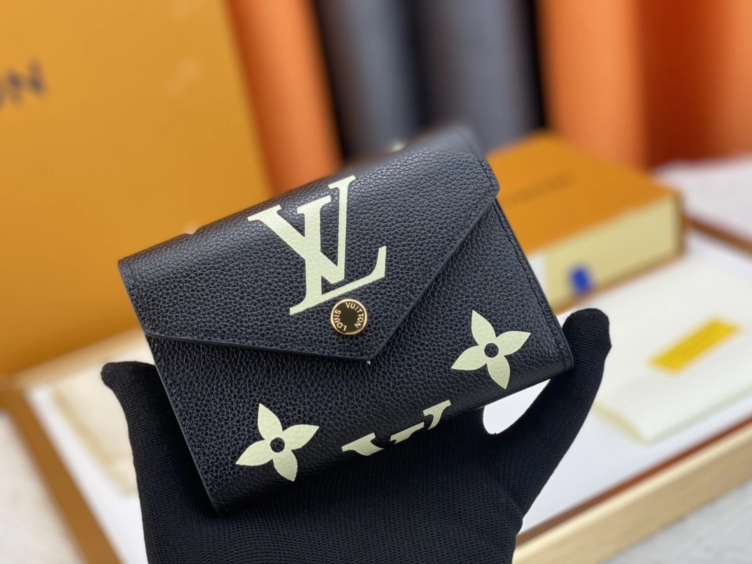 Louis Vuitton AAA Quality Wallets Unique 1364