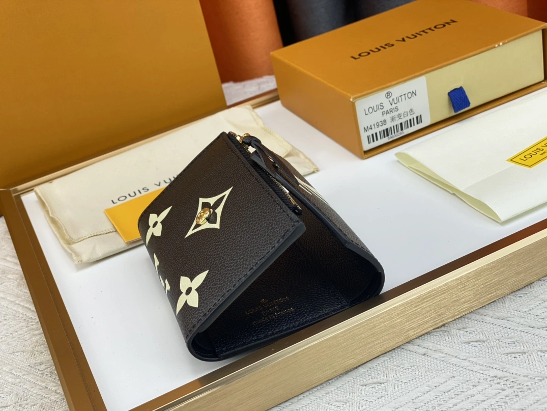Louis Vuitton AAA Quality Wallets Unique 1364