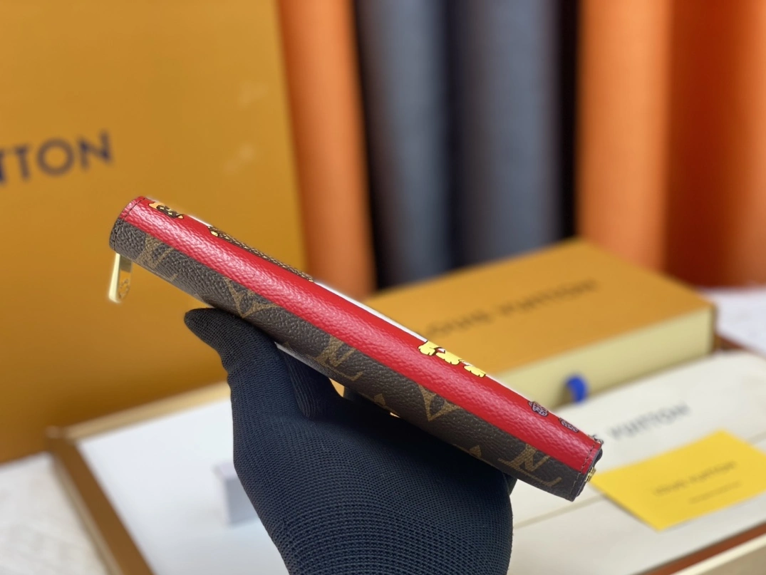 Louis Vuitton AAA Quality Wallets Versatile 8091