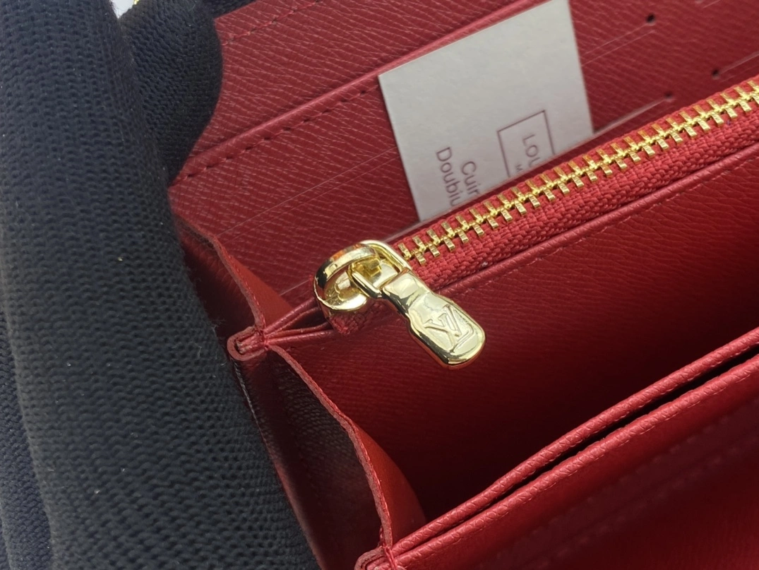 Louis Vuitton AAA Quality Wallets Versatile 8091