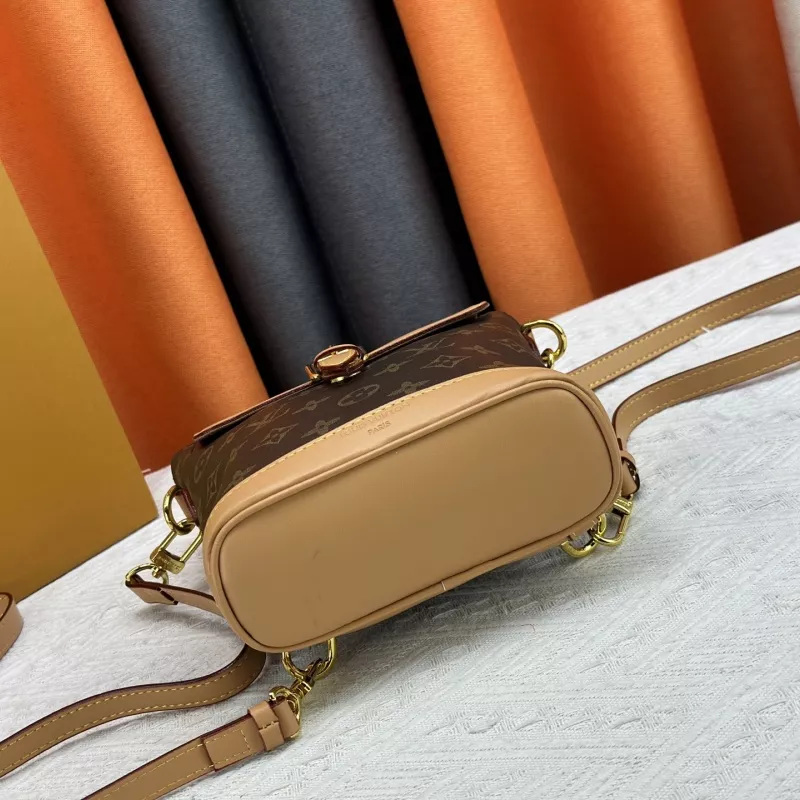 Louis Vuitton Backpacks Trendy 8976