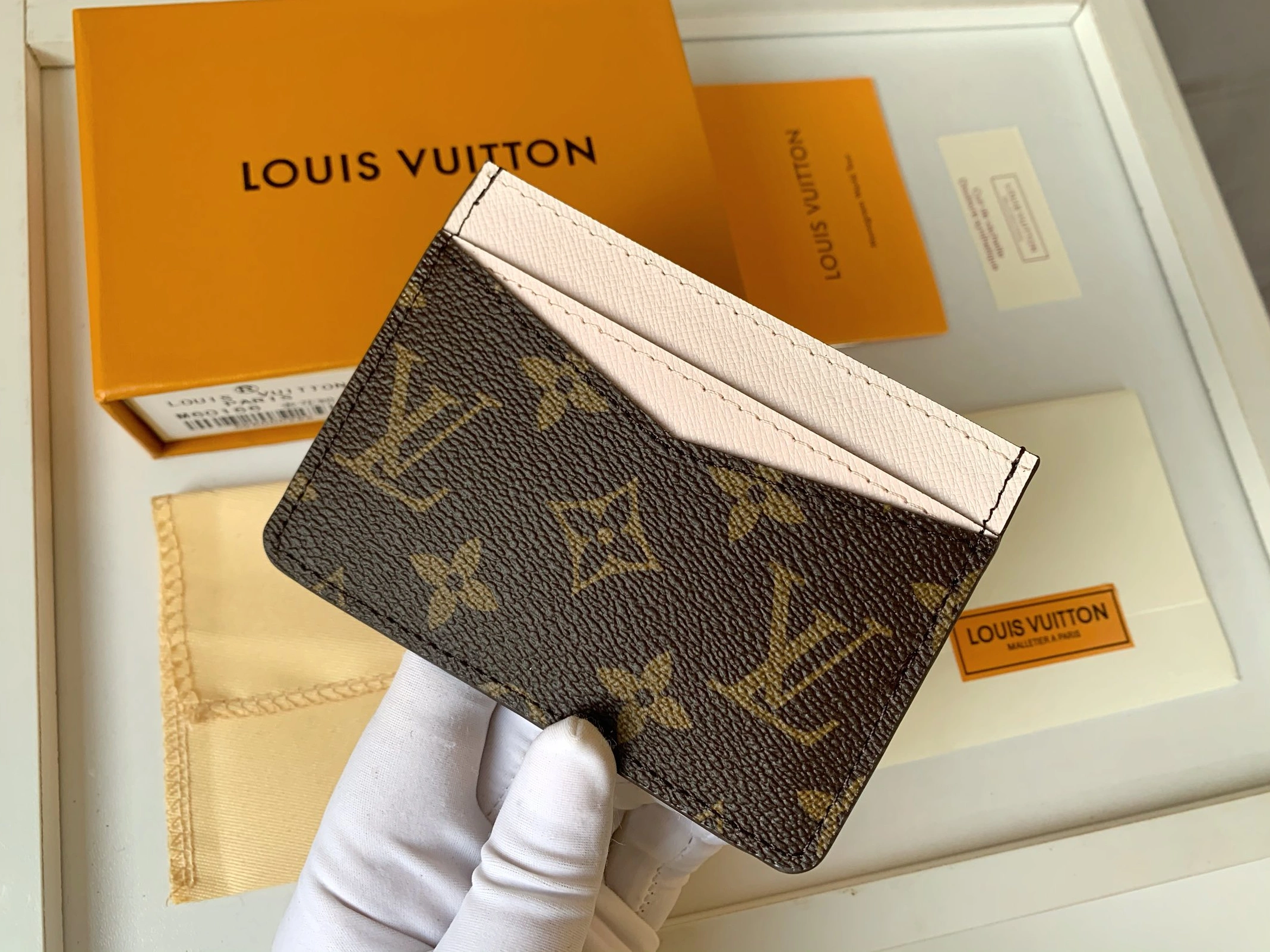 Louis Vuitton Card Case Comfortable 9684