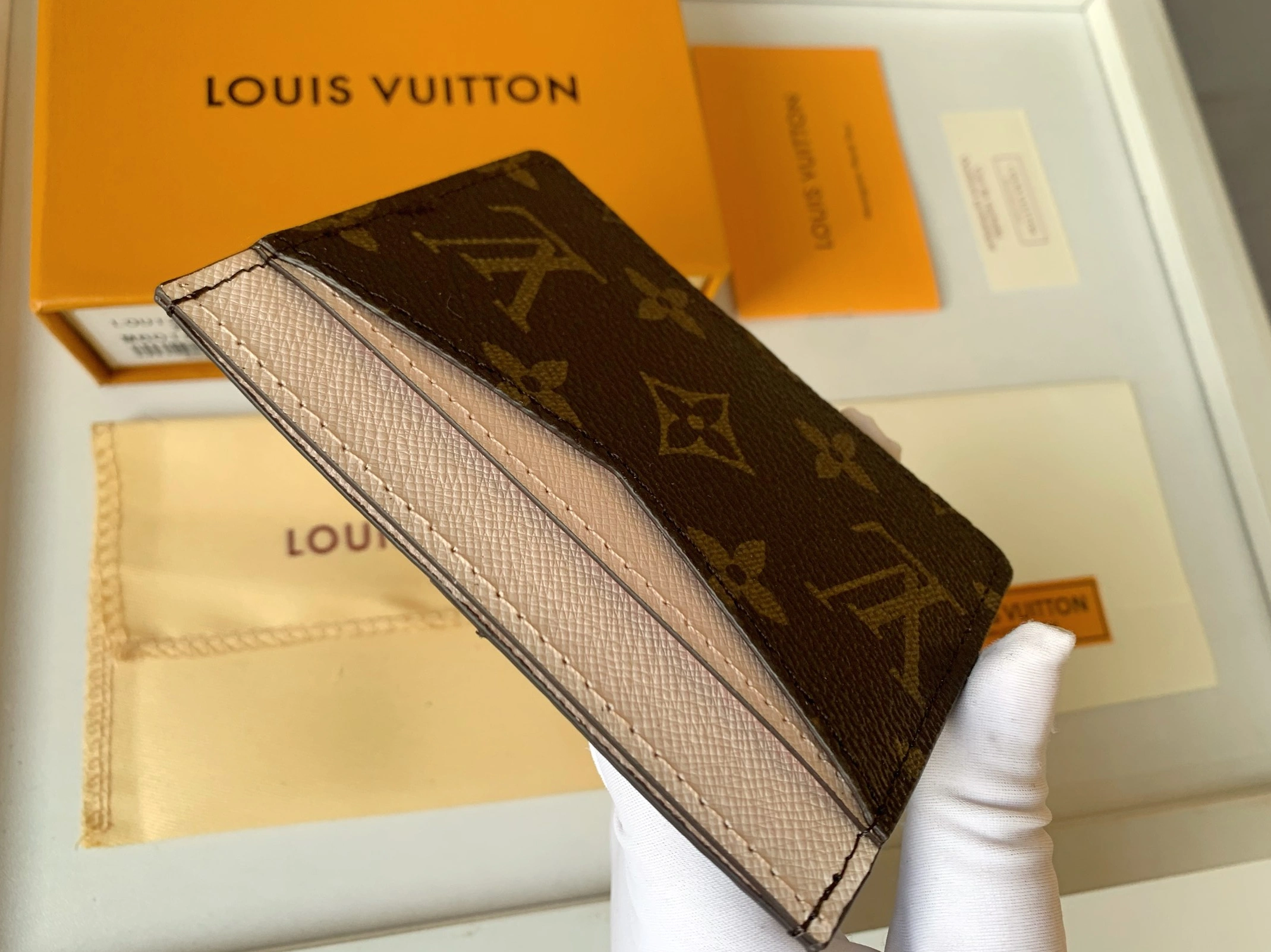 Louis Vuitton Card Case Comfortable 9684