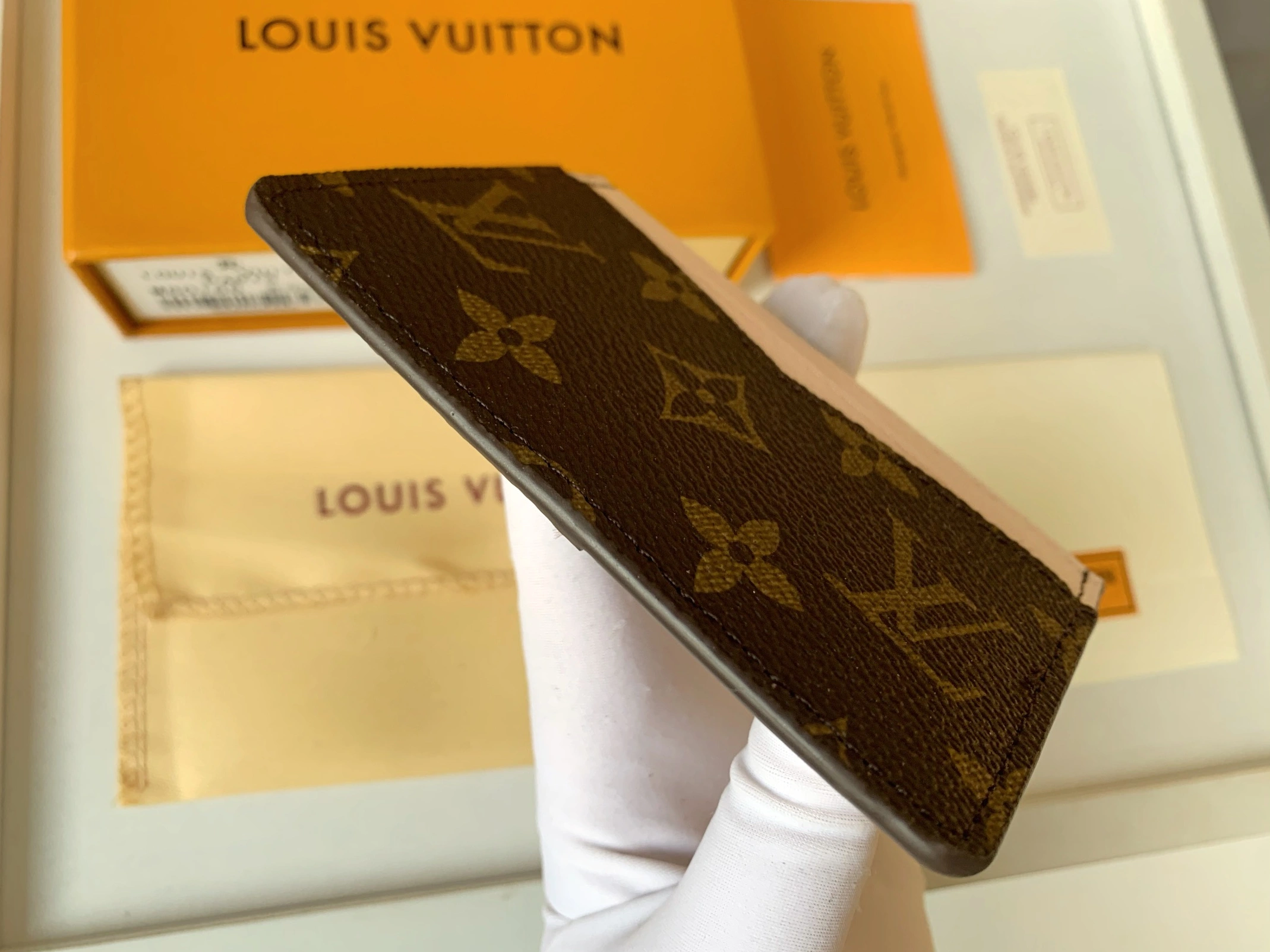 Louis Vuitton Card Case Comfortable 9684