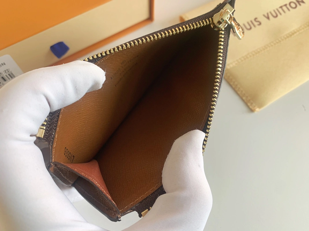 Louis Vuitton Card Case For Unisex AllSeason 9399