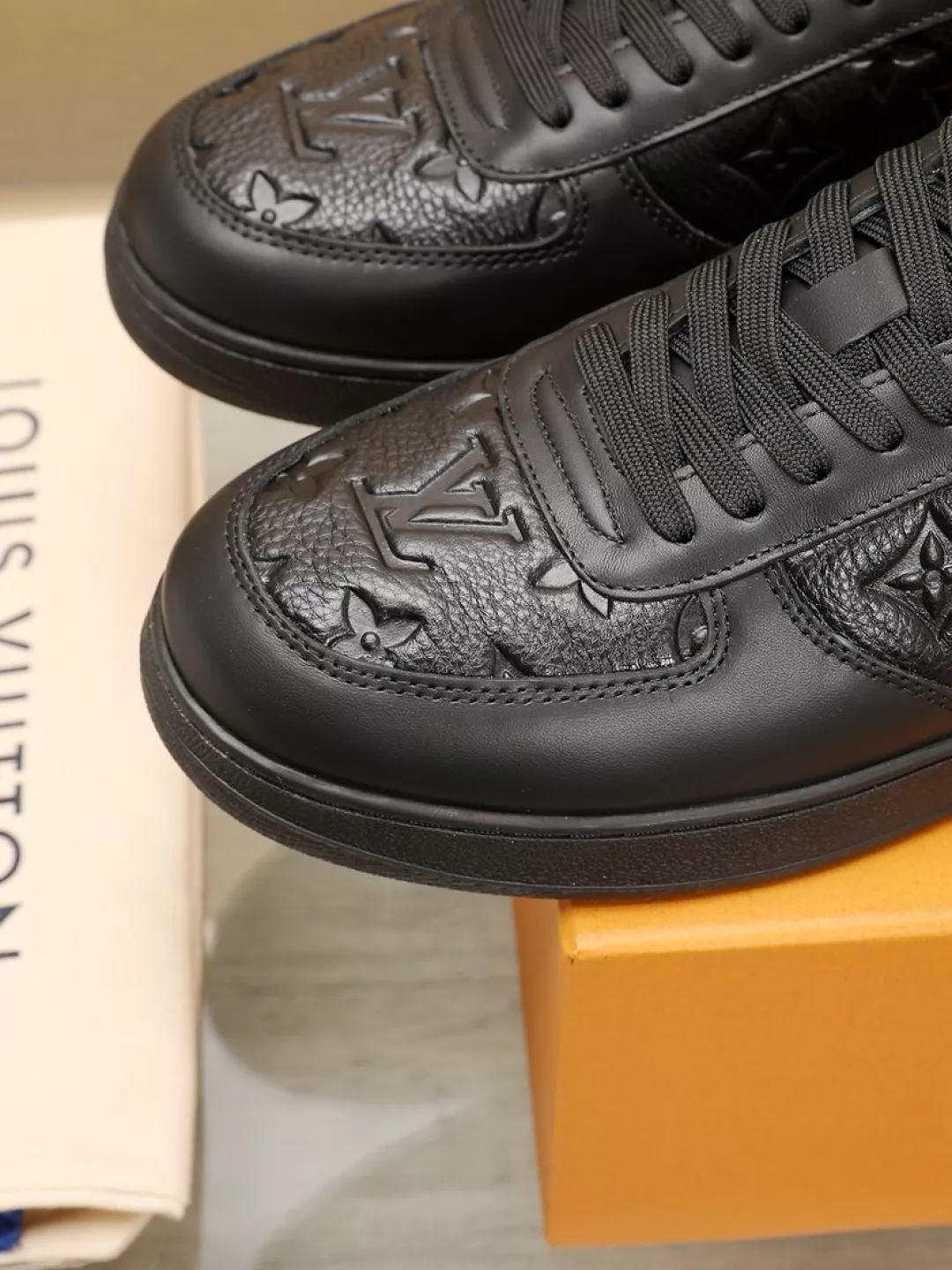 Louis Vuitton Casual Shoes For Men Comfortable 9375
