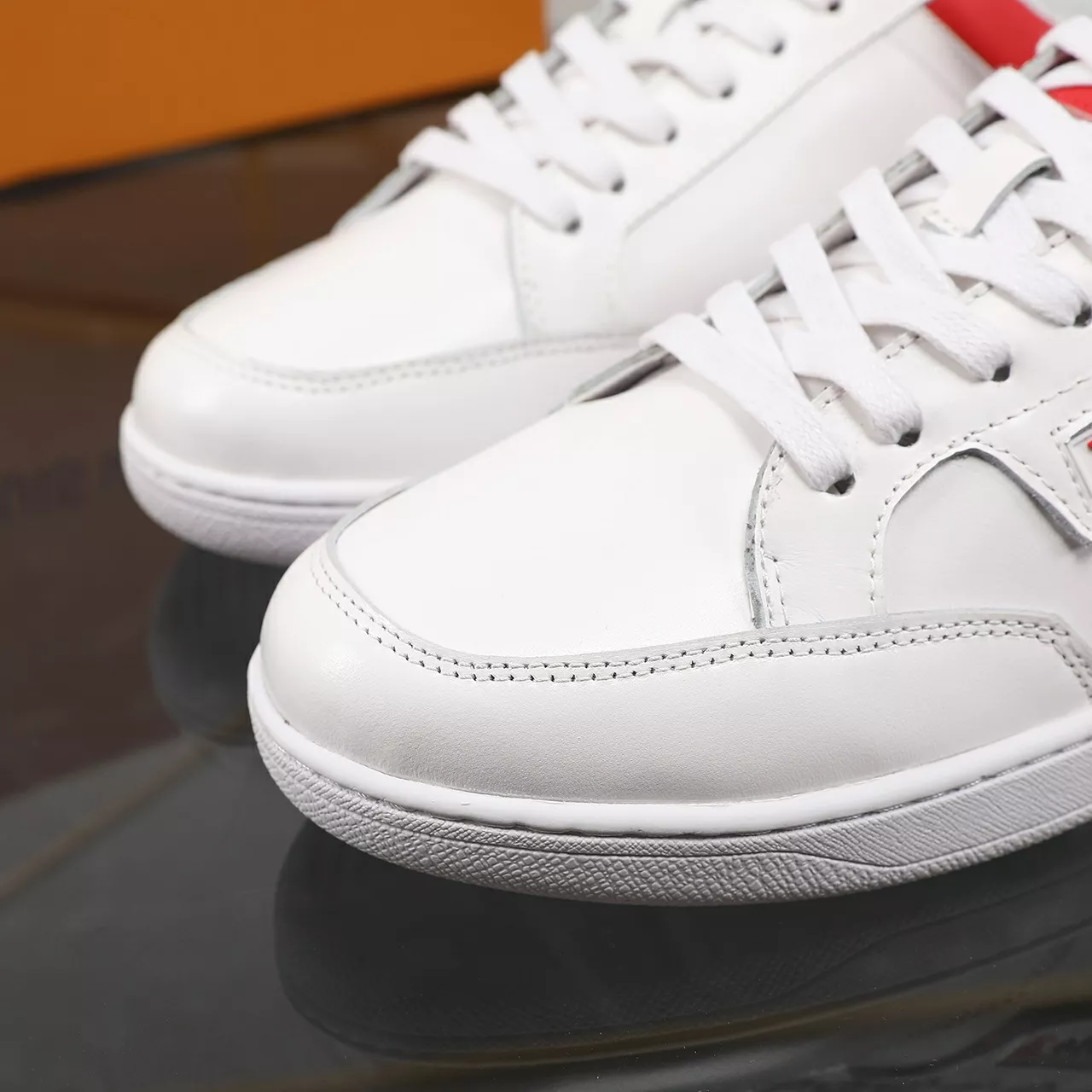 Louis Vuitton Casual Shoes For Men Fashionable 2043