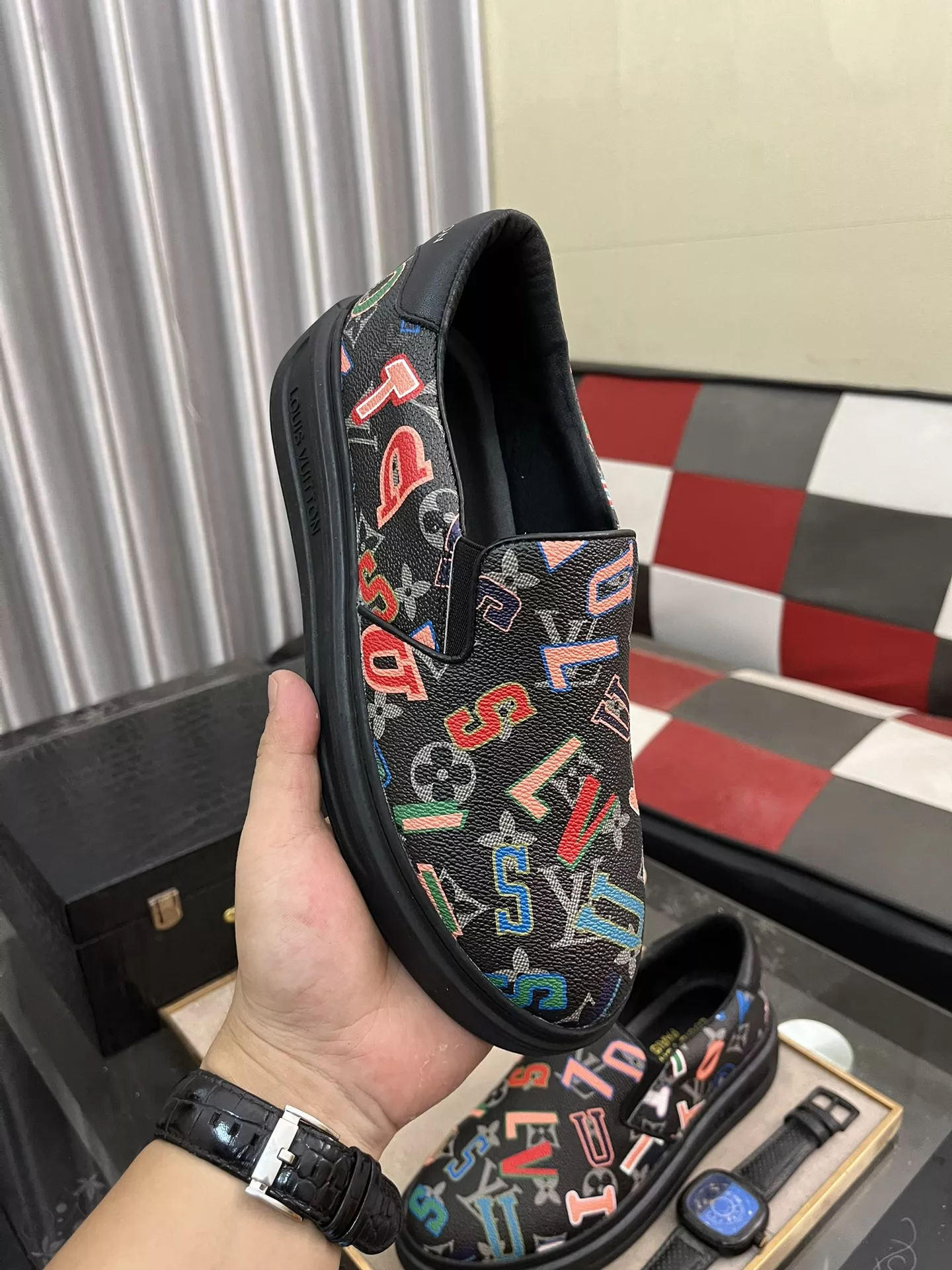 Louis Vuitton Casual Shoes For Men Fashionable 4493