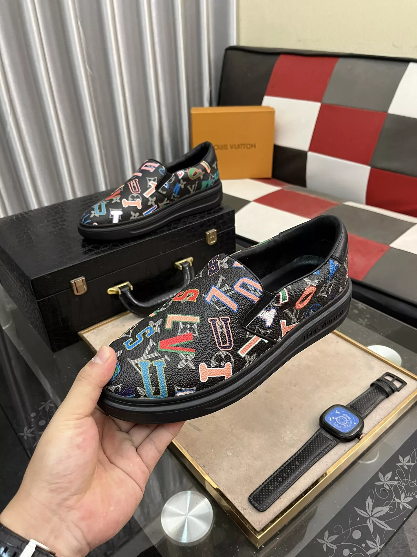 Louis Vuitton Casual Shoes For Men Fashionable 4493