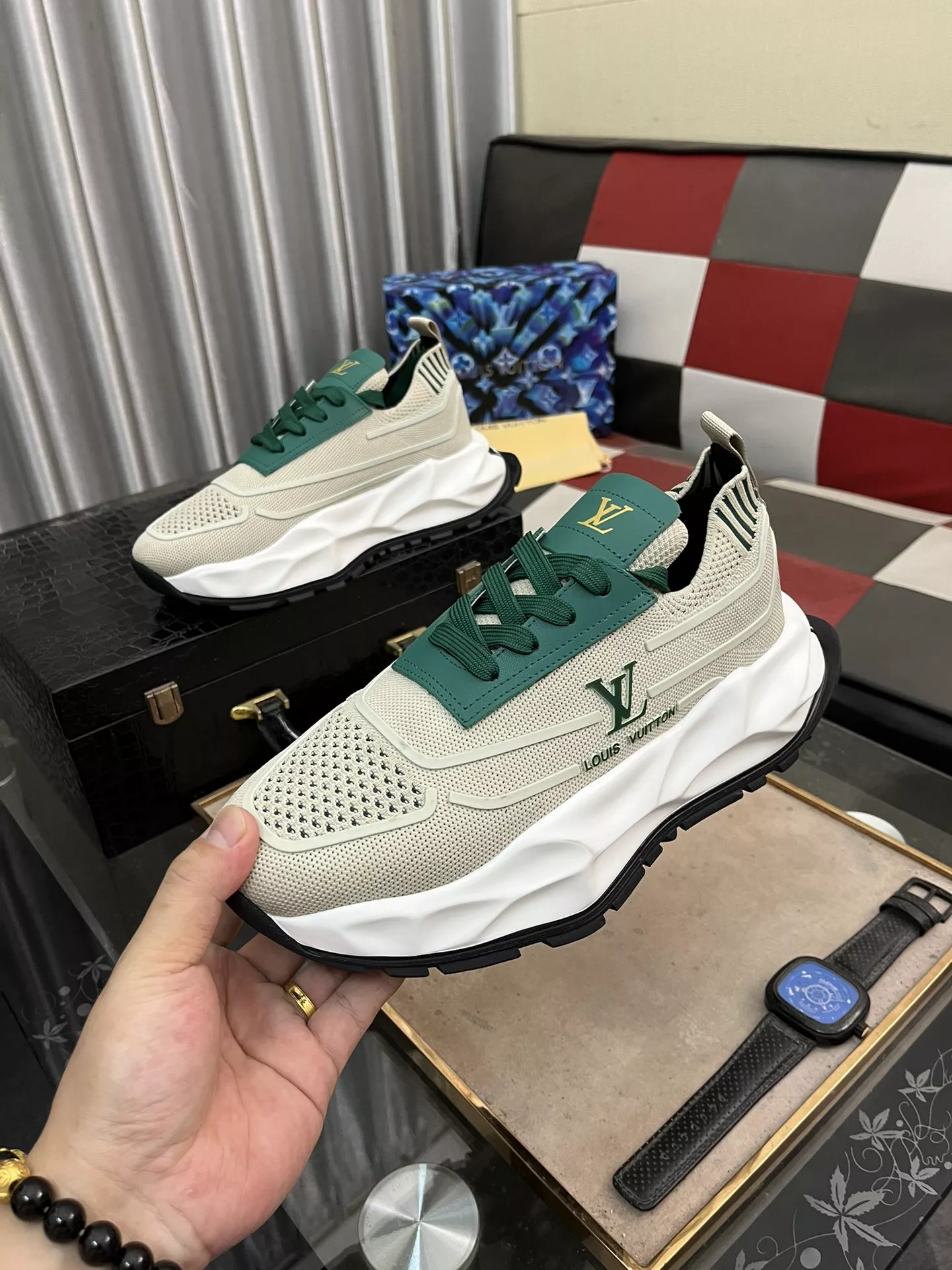 Louis Vuitton Casual Shoes For Men Fashionable 4896