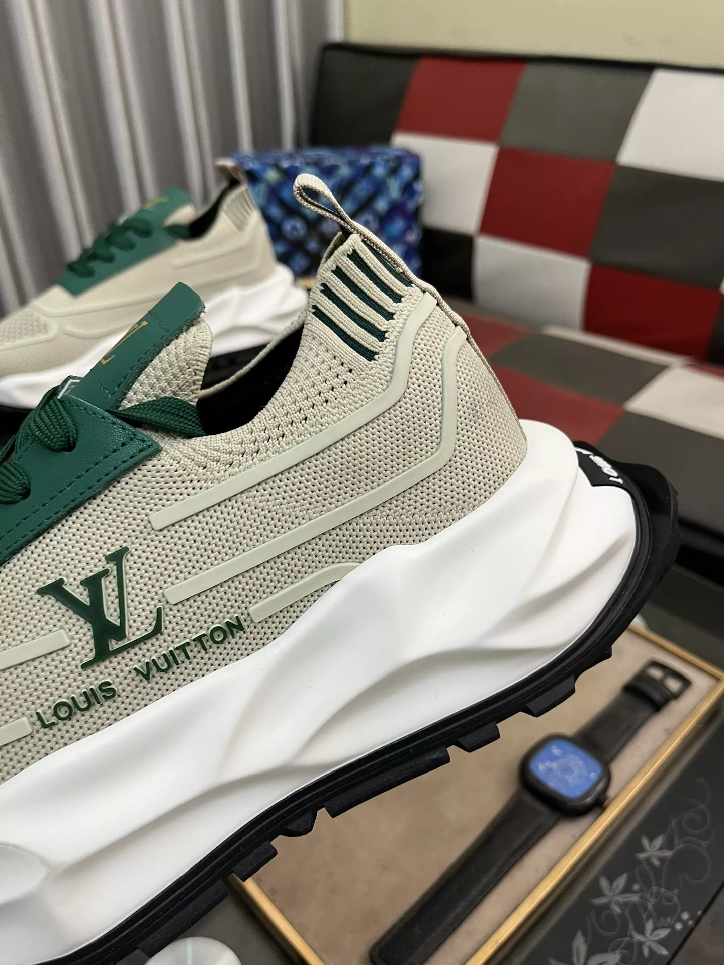 Louis Vuitton Casual Shoes For Men Fashionable 4896