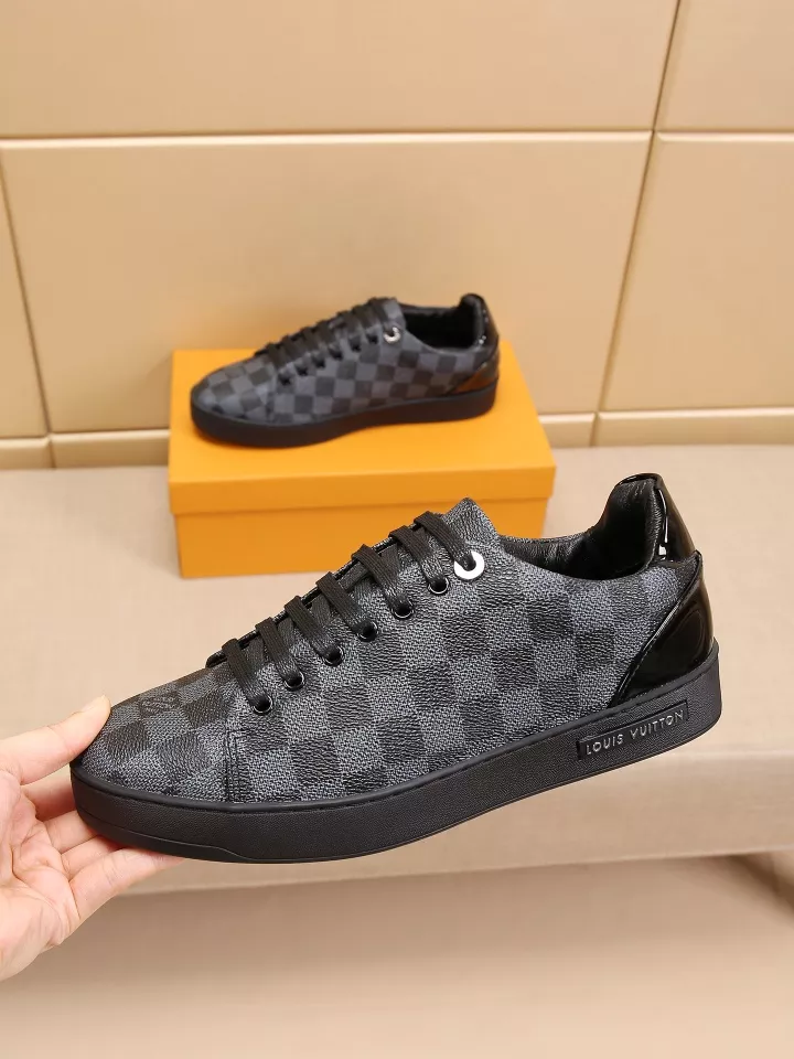 Louis Vuitton Casual Shoes For Men Fashionable 7223