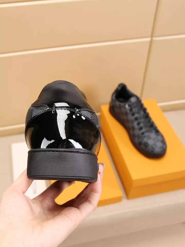 Louis Vuitton Casual Shoes For Men Fashionable 7223