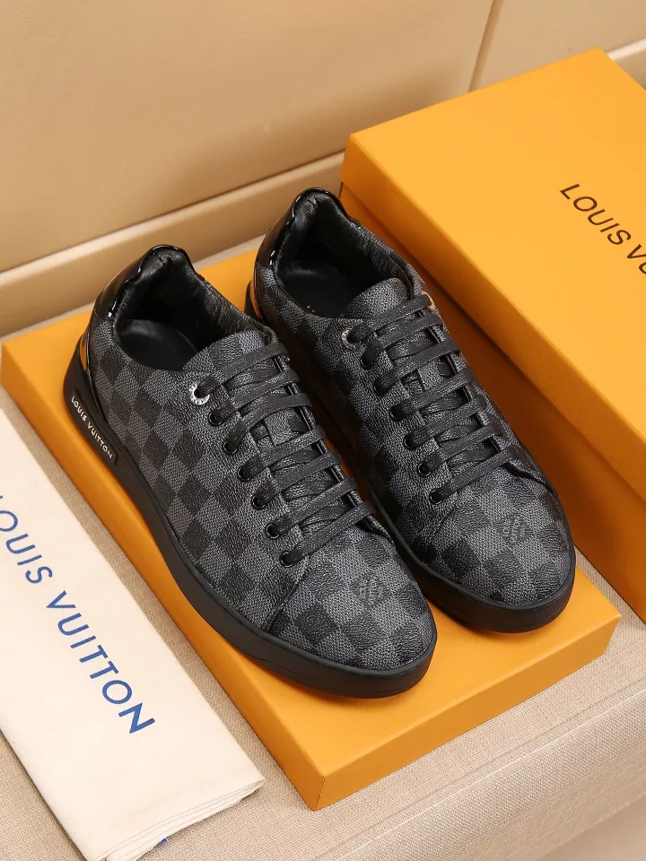 Louis Vuitton Casual Shoes For Men Fashionable 7223
