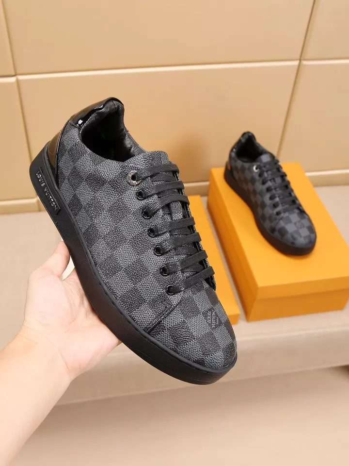 Louis Vuitton Casual Shoes For Men Fashionable 7223